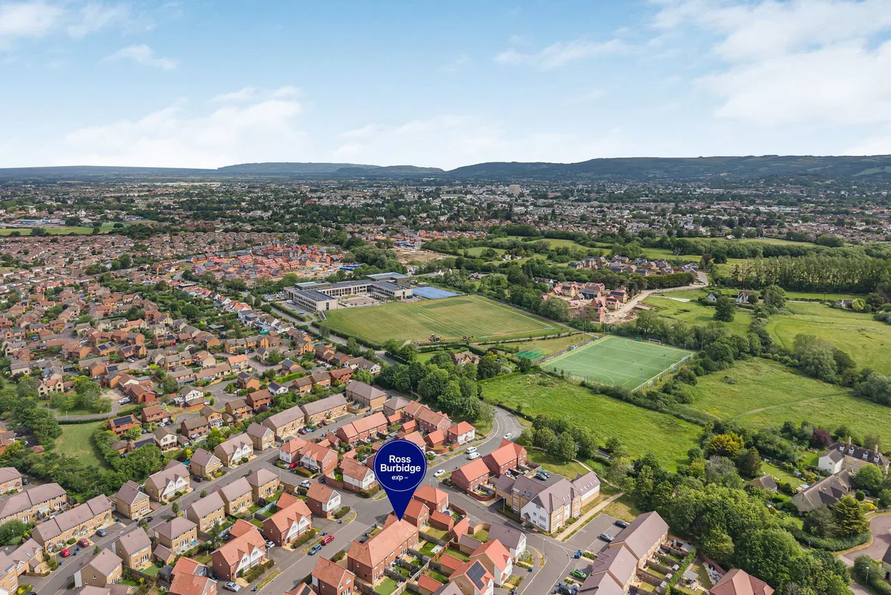 Honeysuckle Avenue, Leckhampton, GL53, photo 12