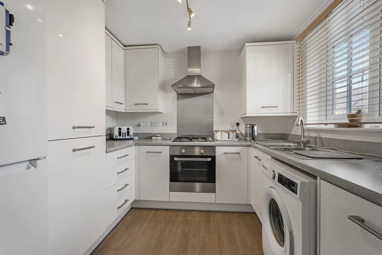 Honeysuckle Avenue, Leckhampton, GL53, photo 2