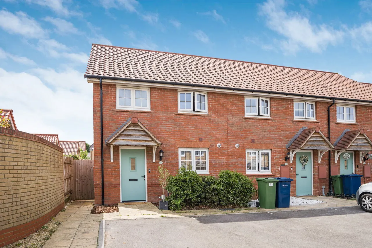 2 bed house for sale, Honeysuckle Avenue, Leckhampton, GL53