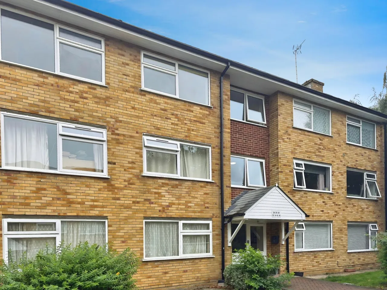 2 bed flat for sale, Sylvia Close, Basingstoke, RG21