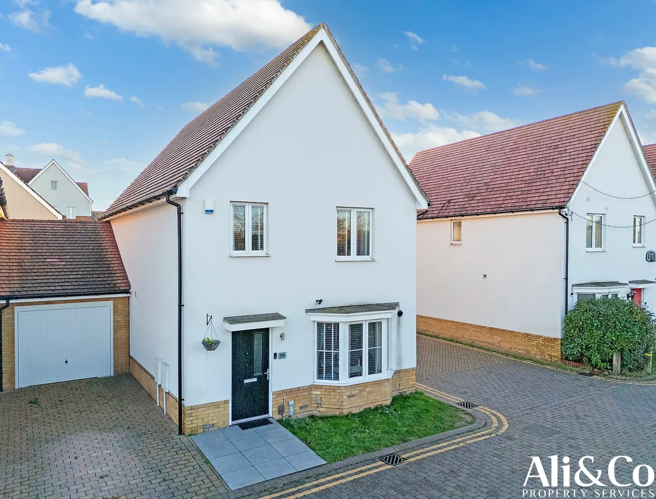 4 bed house for sale — Woodside Close, Grays, Essex, RM16 2DN
