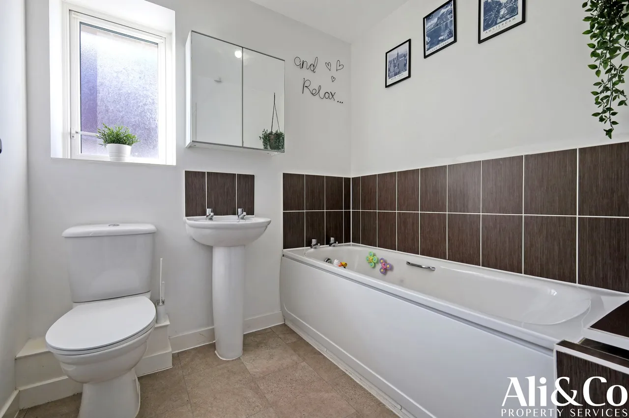 Woodside Close, Grays, Essex, RM16 2DN, photo 17