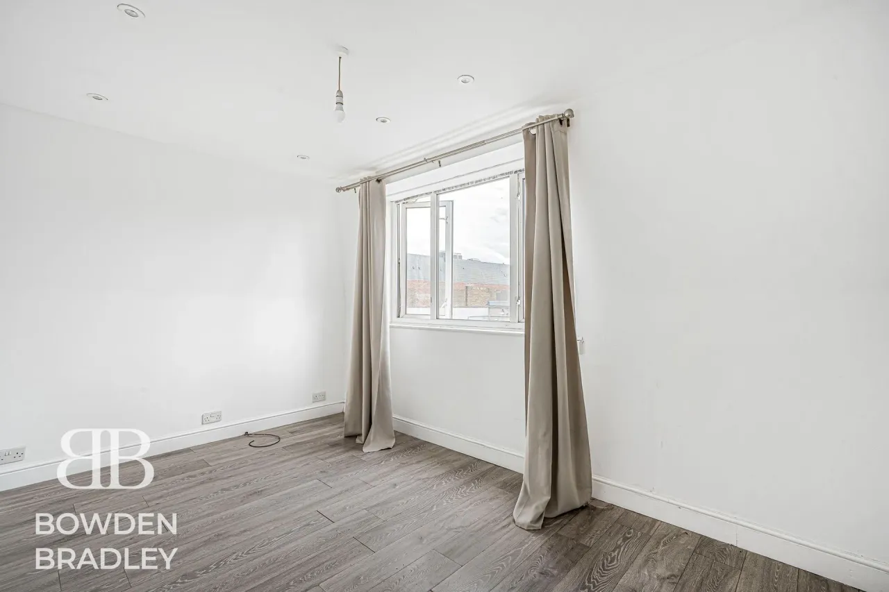 Chandlers Way, Western Court, RM1, photo 3