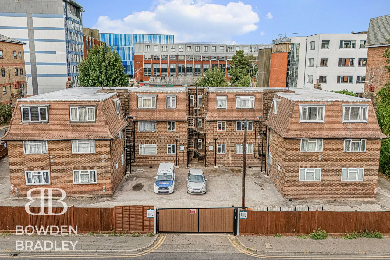 Chandlers Way, Western Court, RM1, photo 15