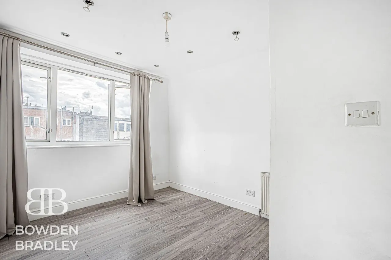 Chandlers Way, Western Court, RM1, photo 9