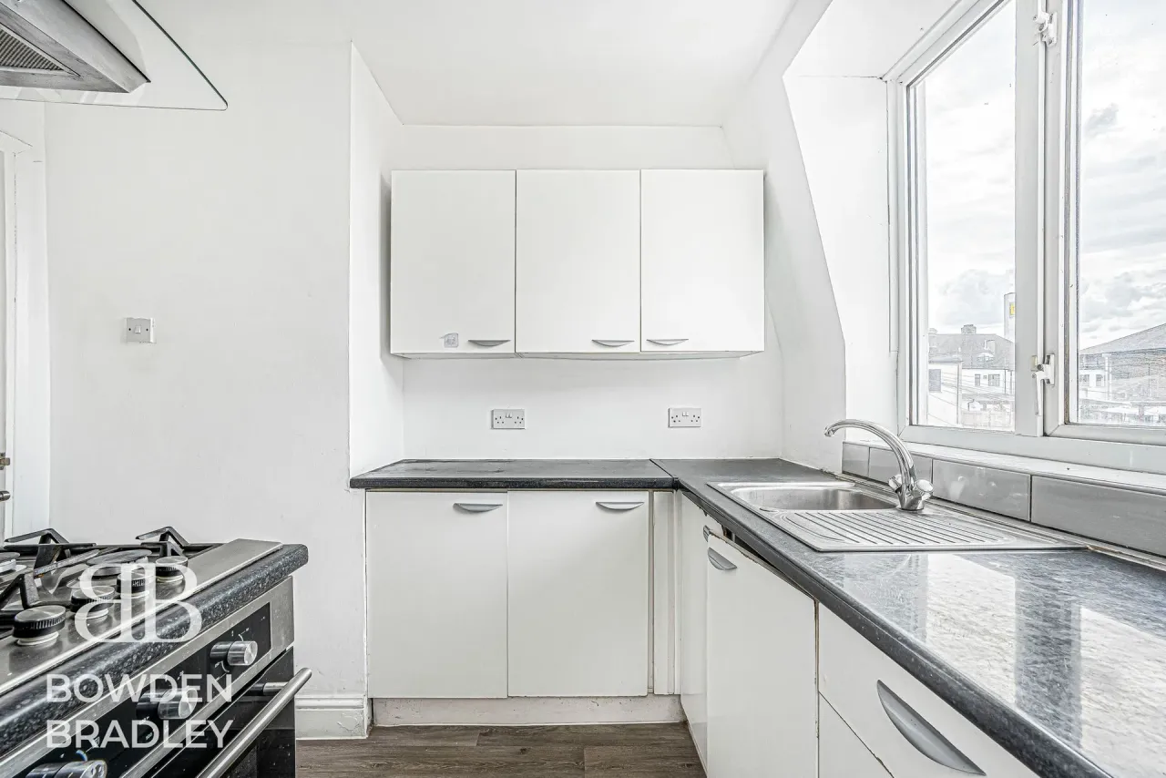 Chandlers Way, Western Court, RM1, photo 21