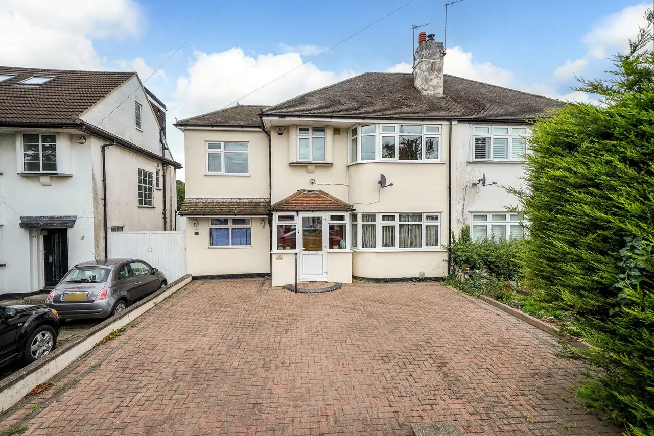 5 bed house for sale — Pinner Road, Northwood, Greater London, HA6 1QS
