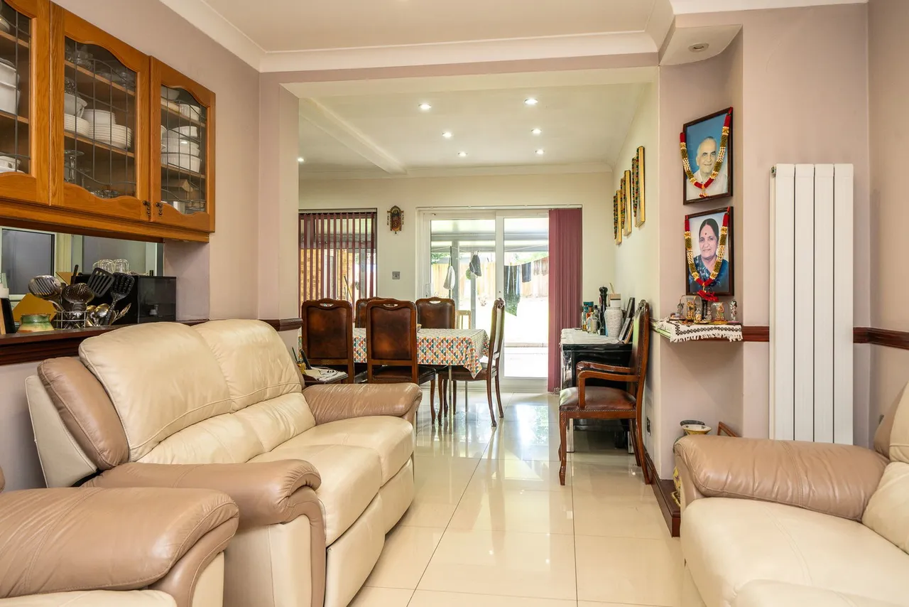 Pinner Road, Northwood, Greater London, HA6 1QS, photo 4