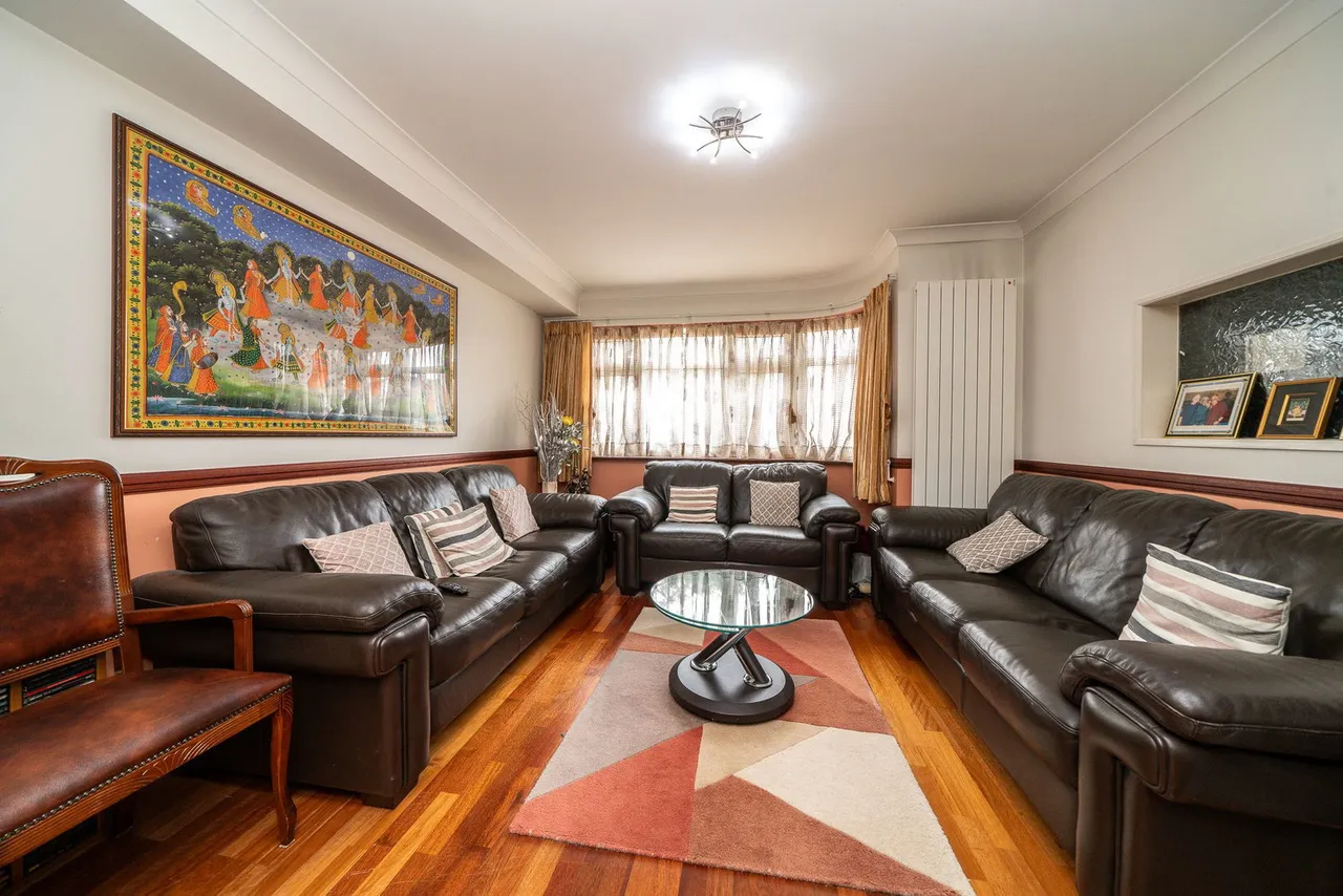 Pinner Road, Northwood, Greater London, HA6 1QS, photo 2