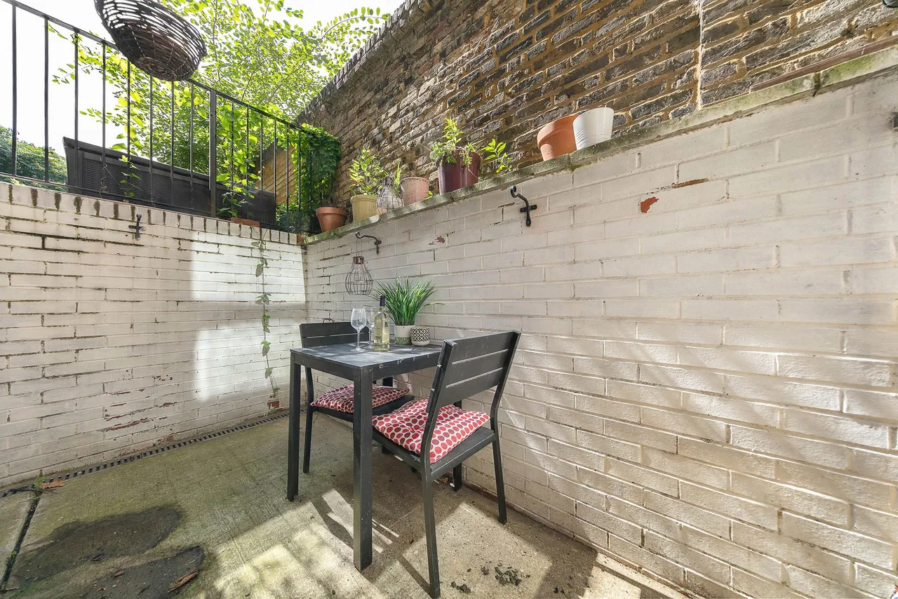 London, SW11, photo 4