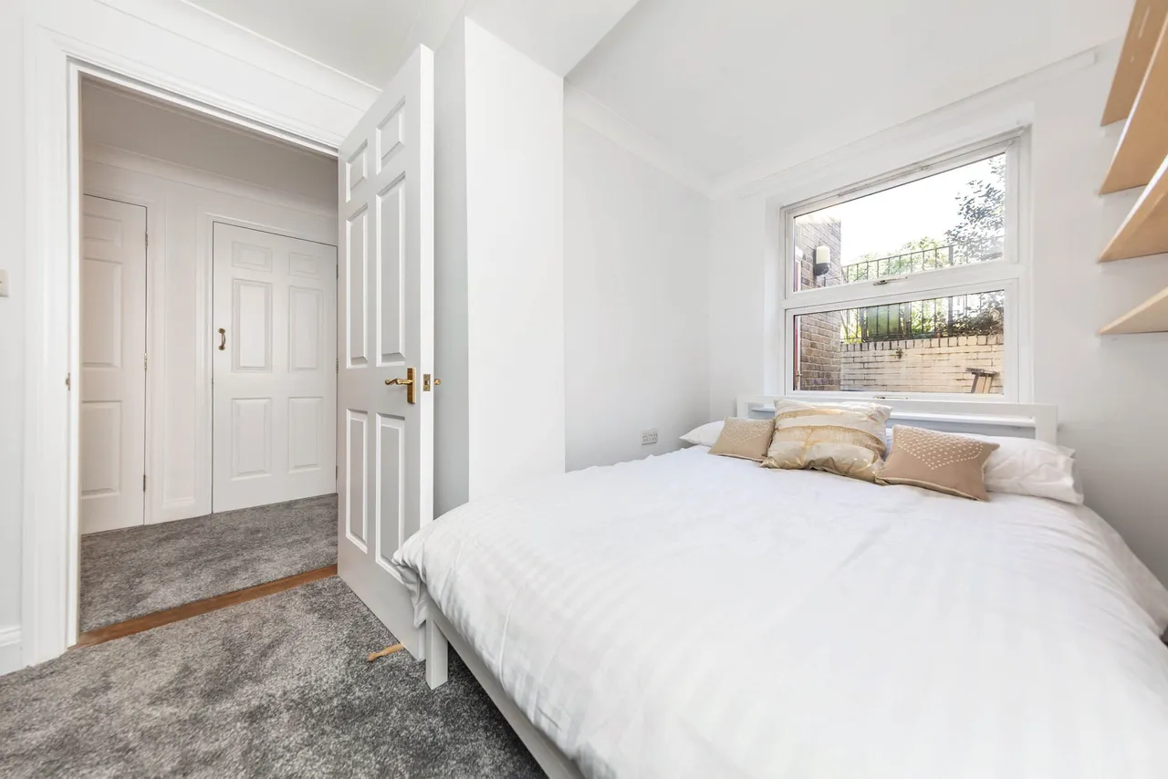 London, SW11, photo 6