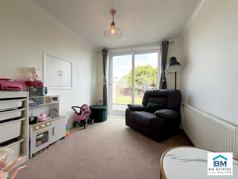 Ryegate Crescent, Birstall, LE4 3HN, photo 3
