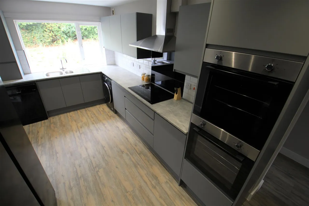 Becketts Park Crescent, Headingley, LS6, photo 2