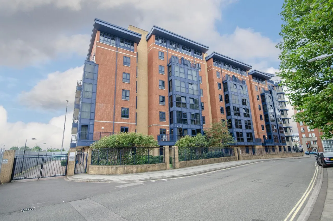 2 bed flat for sale — Charter House, 85 Canute Road, Ocean Village, Southampton, SO14 3FY