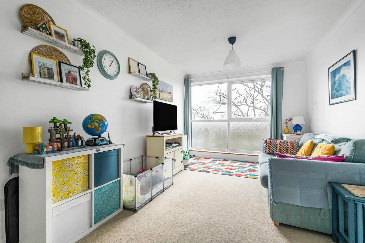 Staines Road West, Sunbury-on-Thames, TW16, photo 2