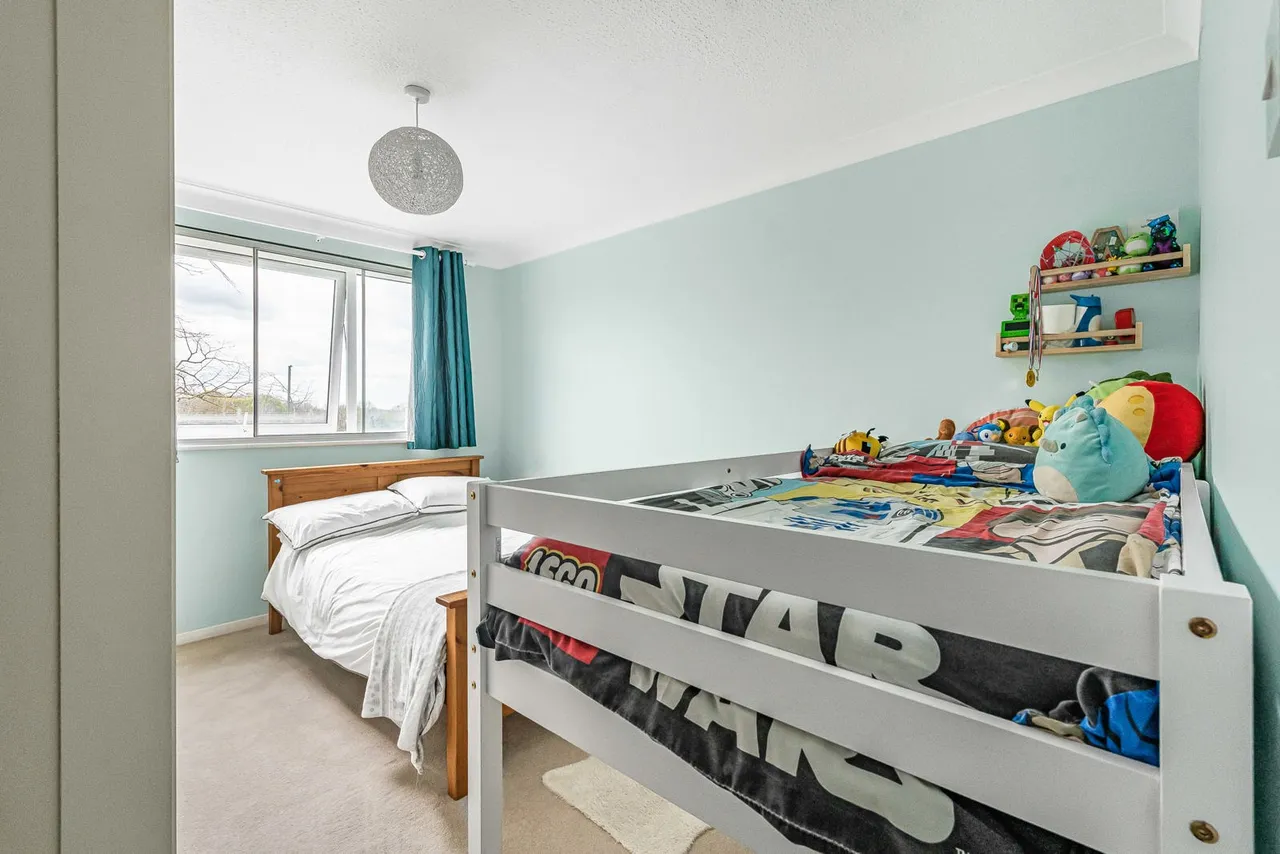 Staines Road West, Sunbury-on-Thames, TW16, photo 6