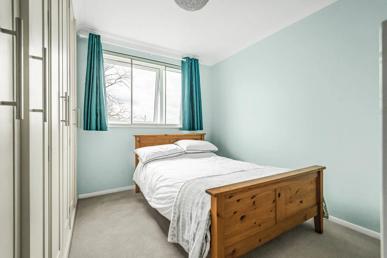 Staines Road West, Sunbury-on-Thames, TW16, photo 5