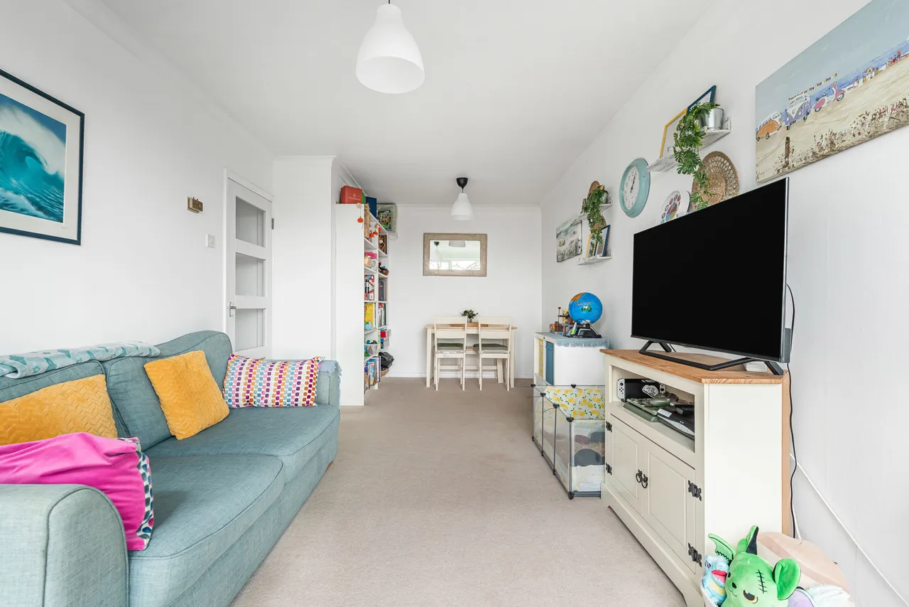 Staines Road West, Sunbury-on-Thames, TW16, photo 3