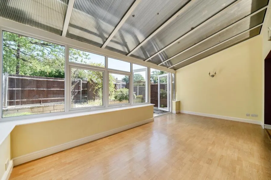 Minstead Drive, Yateley, GU46, photo 9