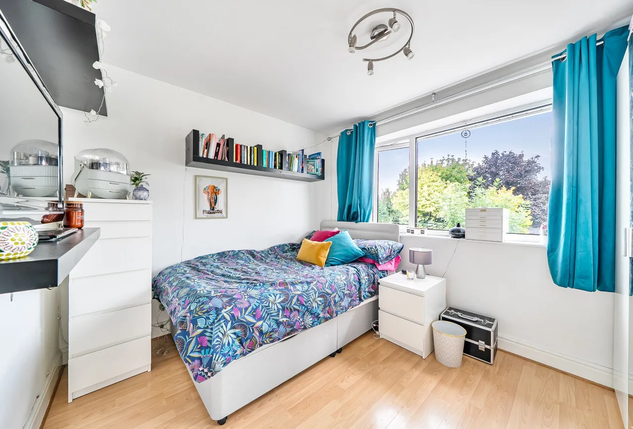 Bradley Avenue, Gloucestershire, Winterbourne, BS36 1HX, photo 12