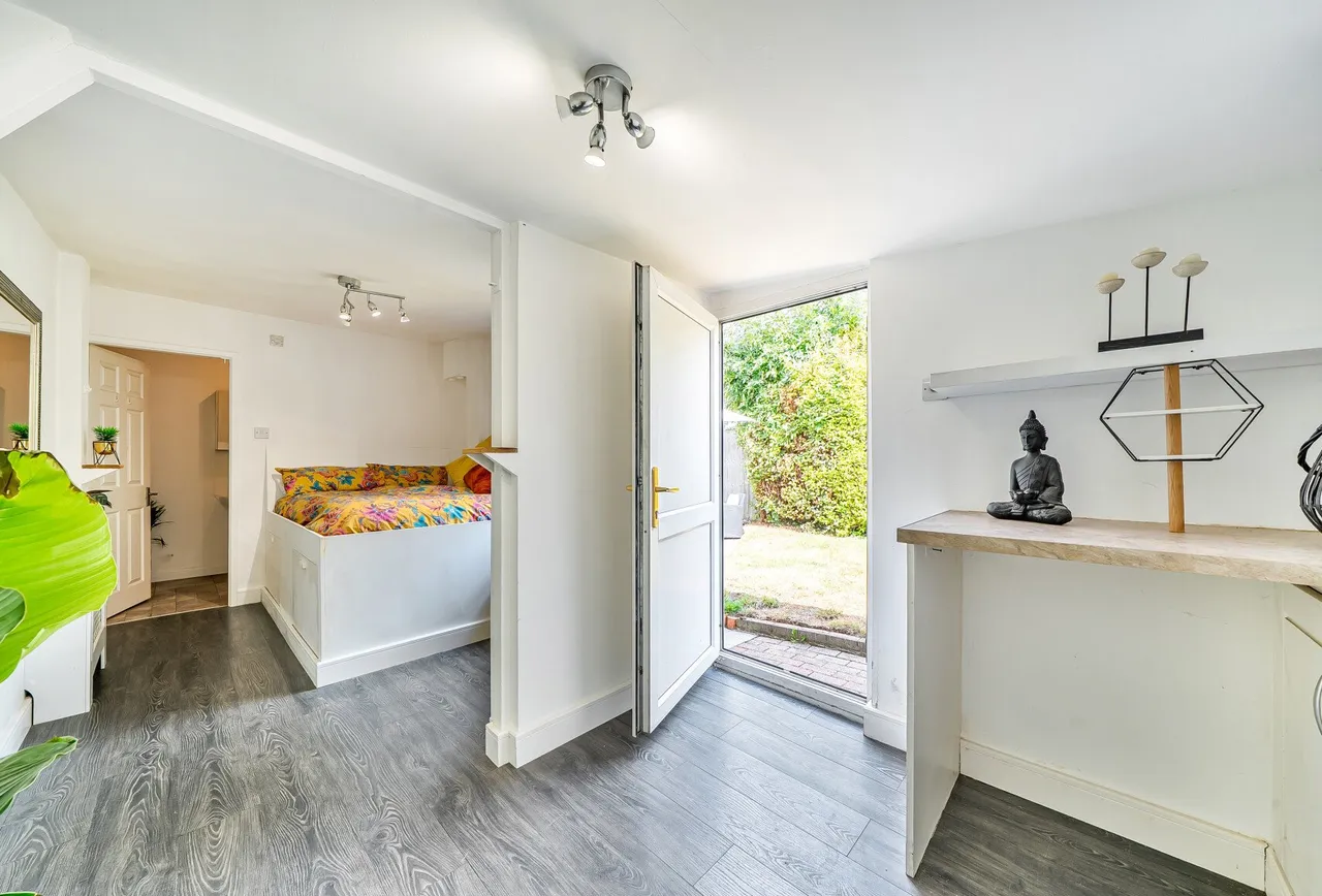 Bradley Avenue, Gloucestershire, Winterbourne, BS36 1HX, photo 15