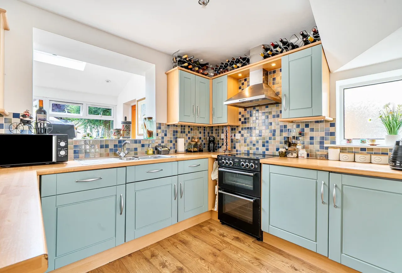 Bradley Avenue, Gloucestershire, Winterbourne, BS36 1HX, photo 8