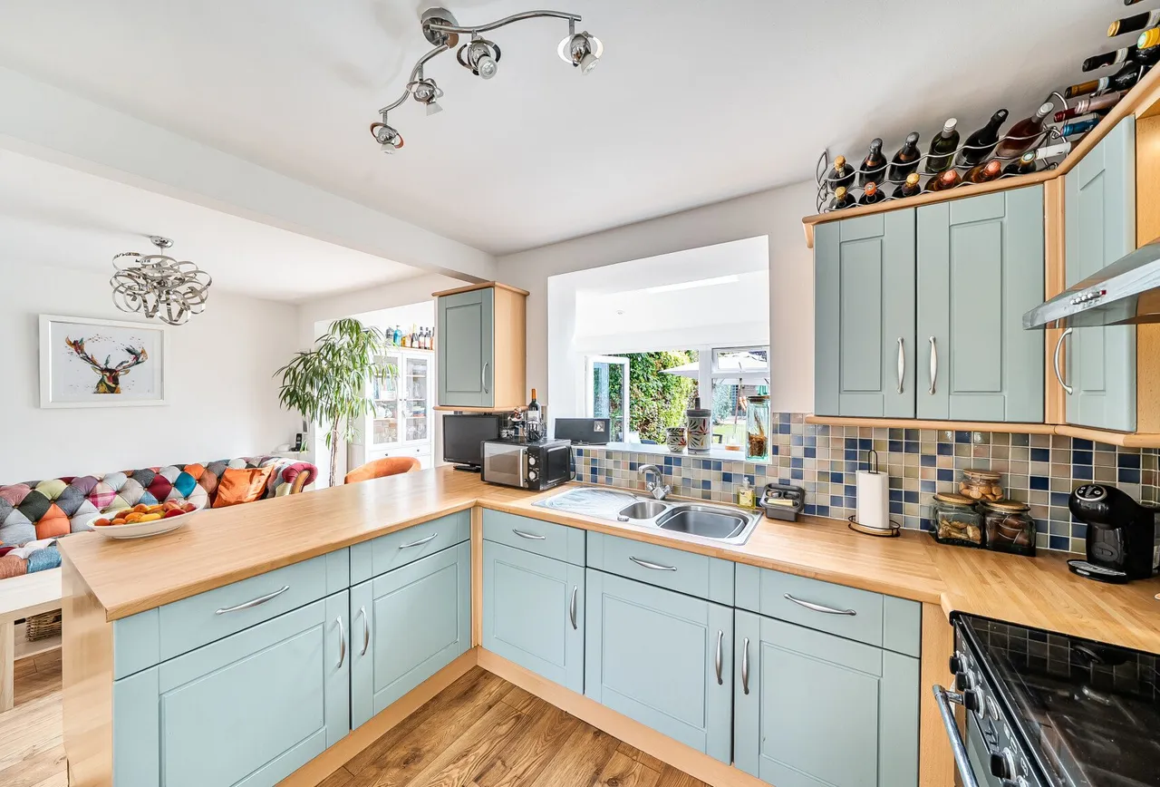 Bradley Avenue, Gloucestershire, Winterbourne, BS36 1HX, photo 4