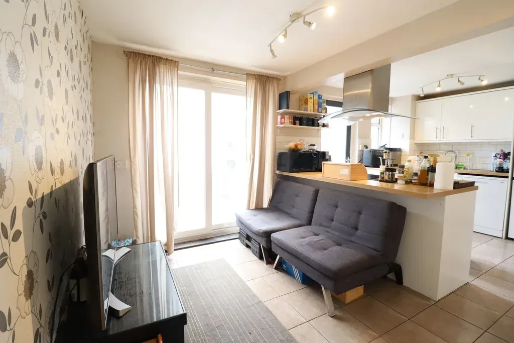 Westminster Drive, Bletchley, Milton Keynes, Buckinghamshire, MK3 6LG, photo 6