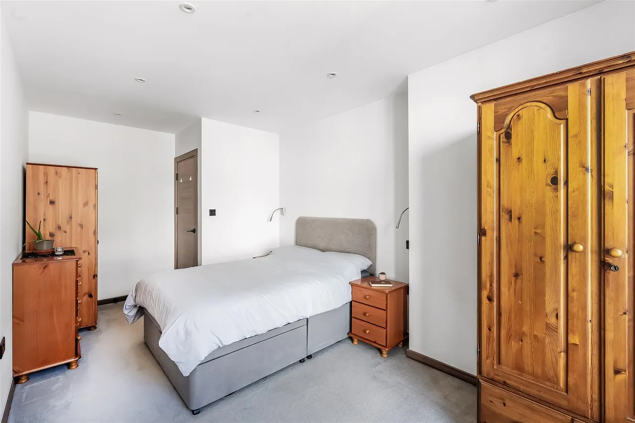 Bridge Street, Leatherhead, KT22, photo 6
