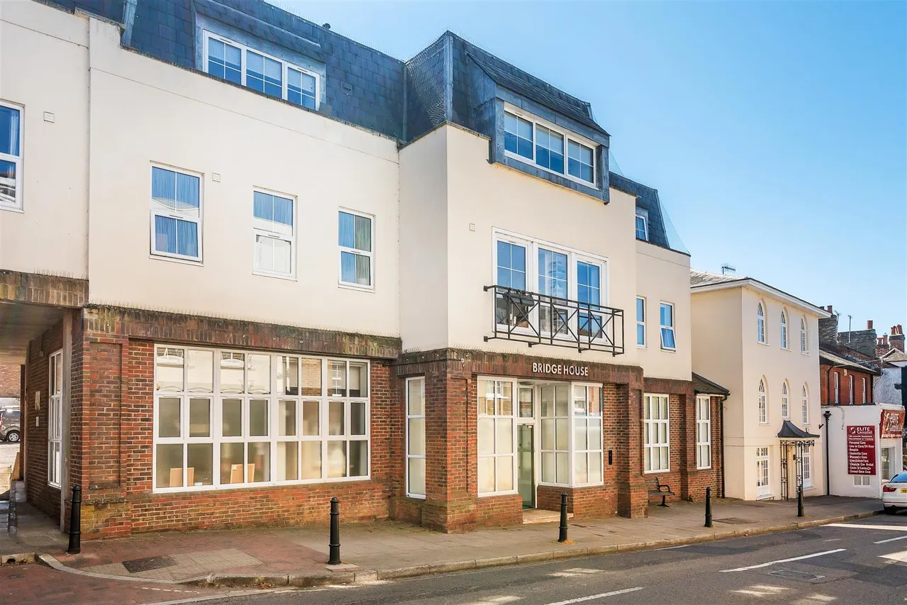 1 bed flat for sale, Bridge Street, Leatherhead, KT22