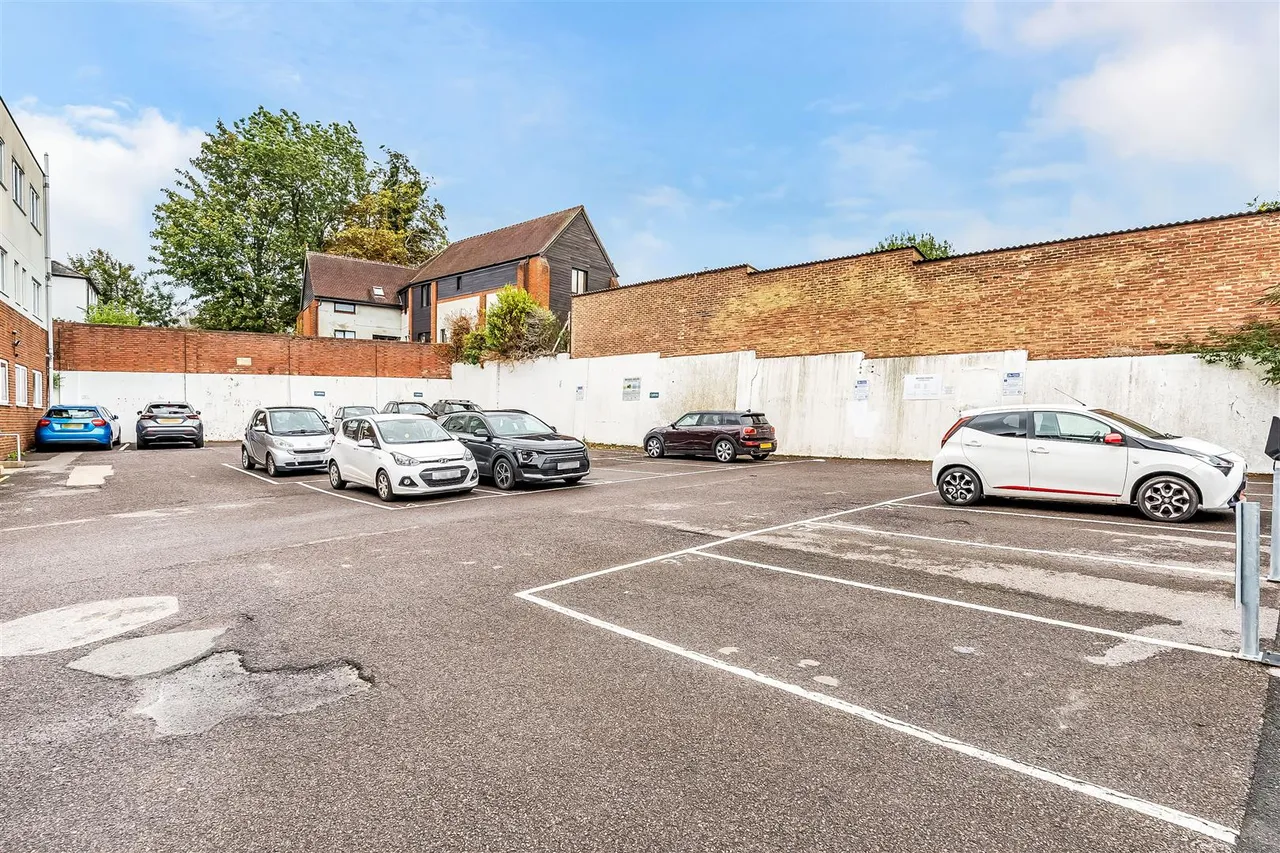 Bridge Street, Leatherhead, KT22, photo 10