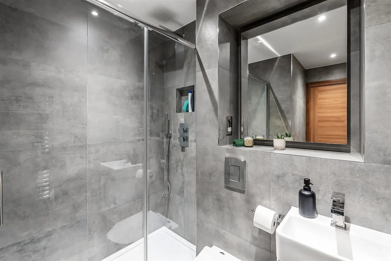 Bridge Street, Leatherhead, KT22, photo 5