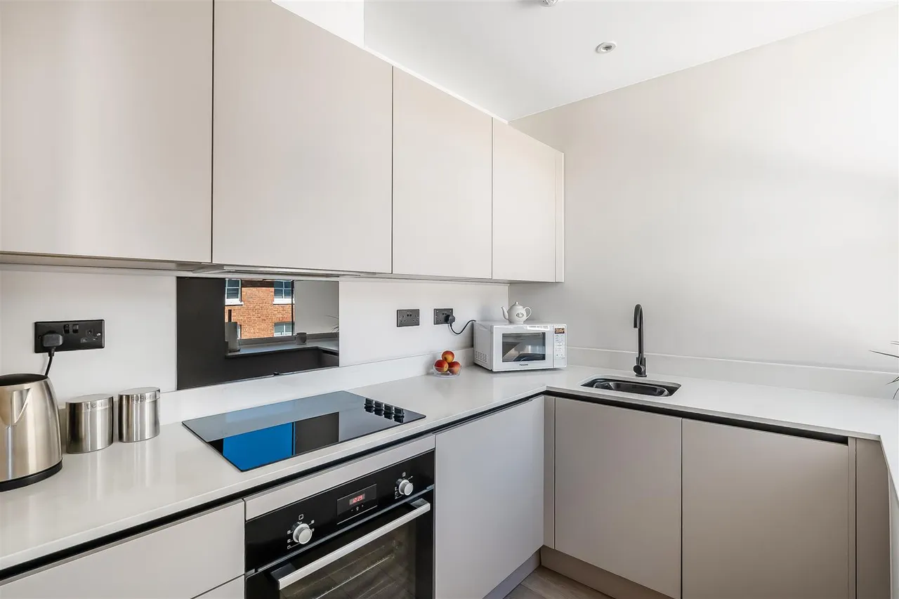 Bridge Street, Leatherhead, KT22, photo 3