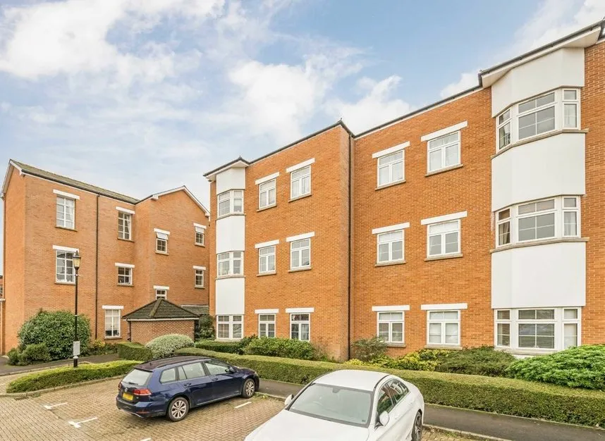 2 bed flat for sale — Sigrist Square, Kingston Upon Thames, KT2