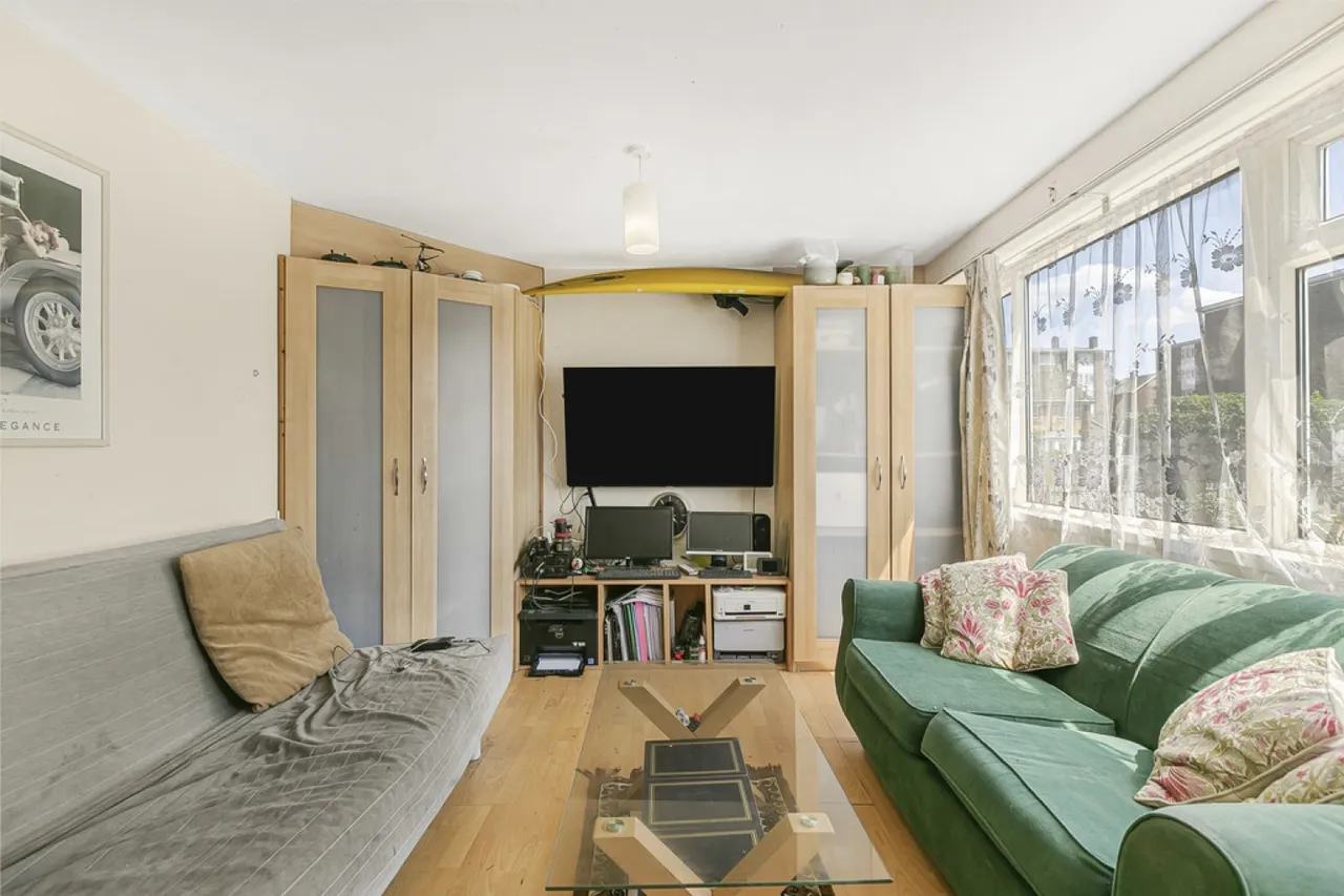 Frensham Drive, New Addington, photo 4