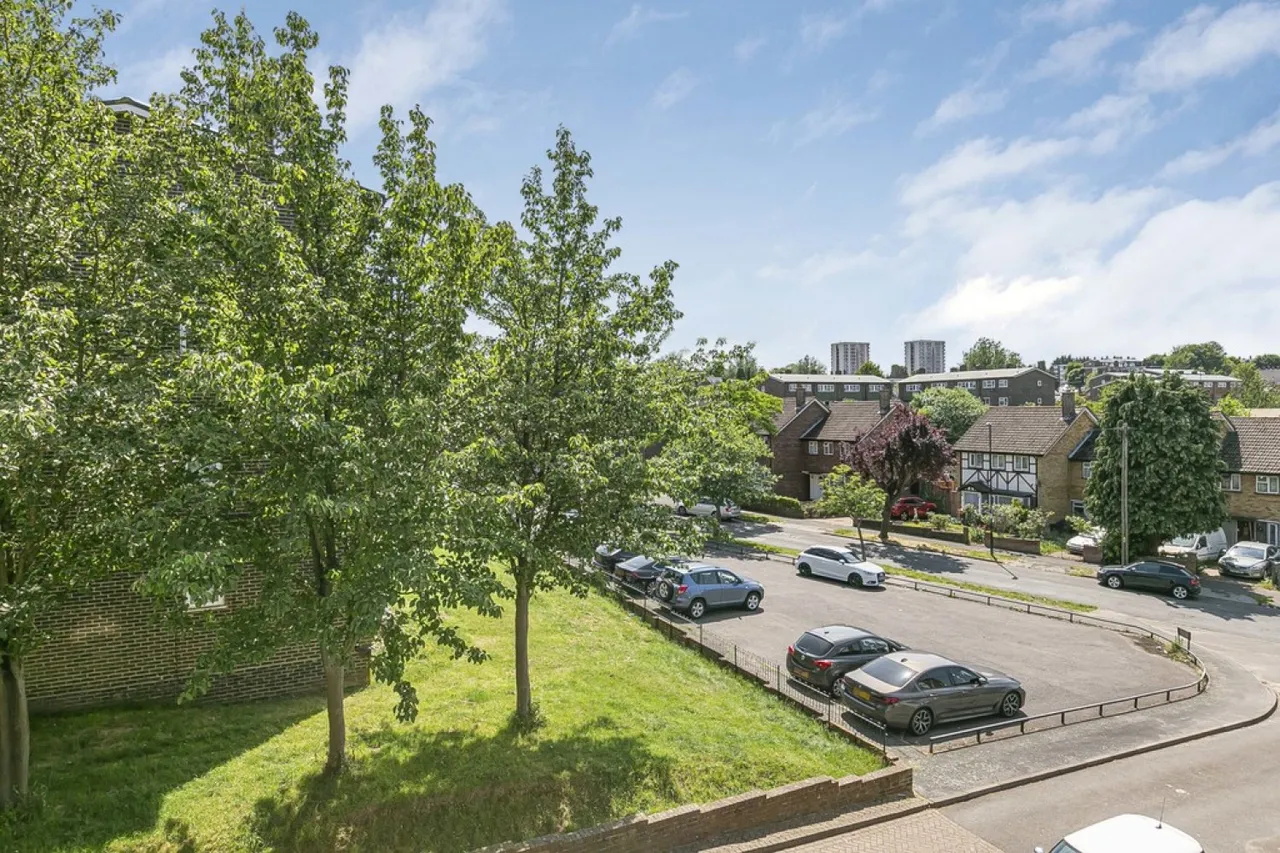 Frensham Drive, New Addington, photo 12