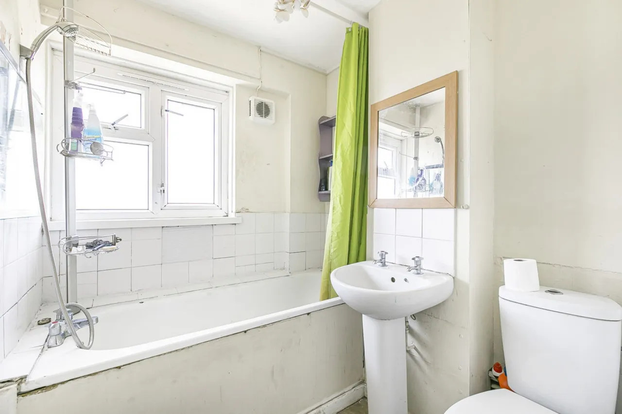 Frensham Drive, New Addington, photo 10