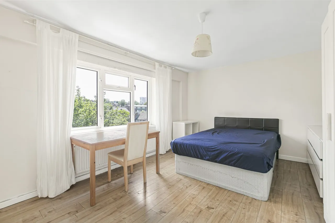 Frensham Drive, New Addington, photo 5