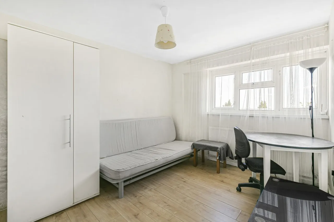 Frensham Drive, New Addington, photo 8