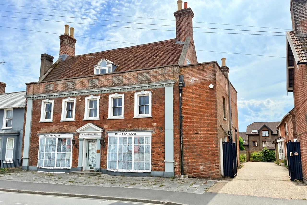 6 bed house for sale, Christchurch Road, BH24