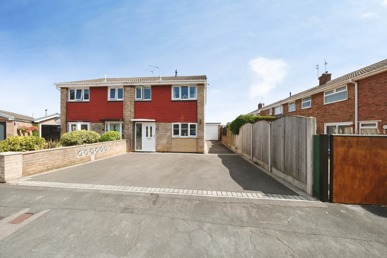 3 bed house for sale — Ramsker Drive, Armthorpe, Doncaster, South Yorkshire, DN3