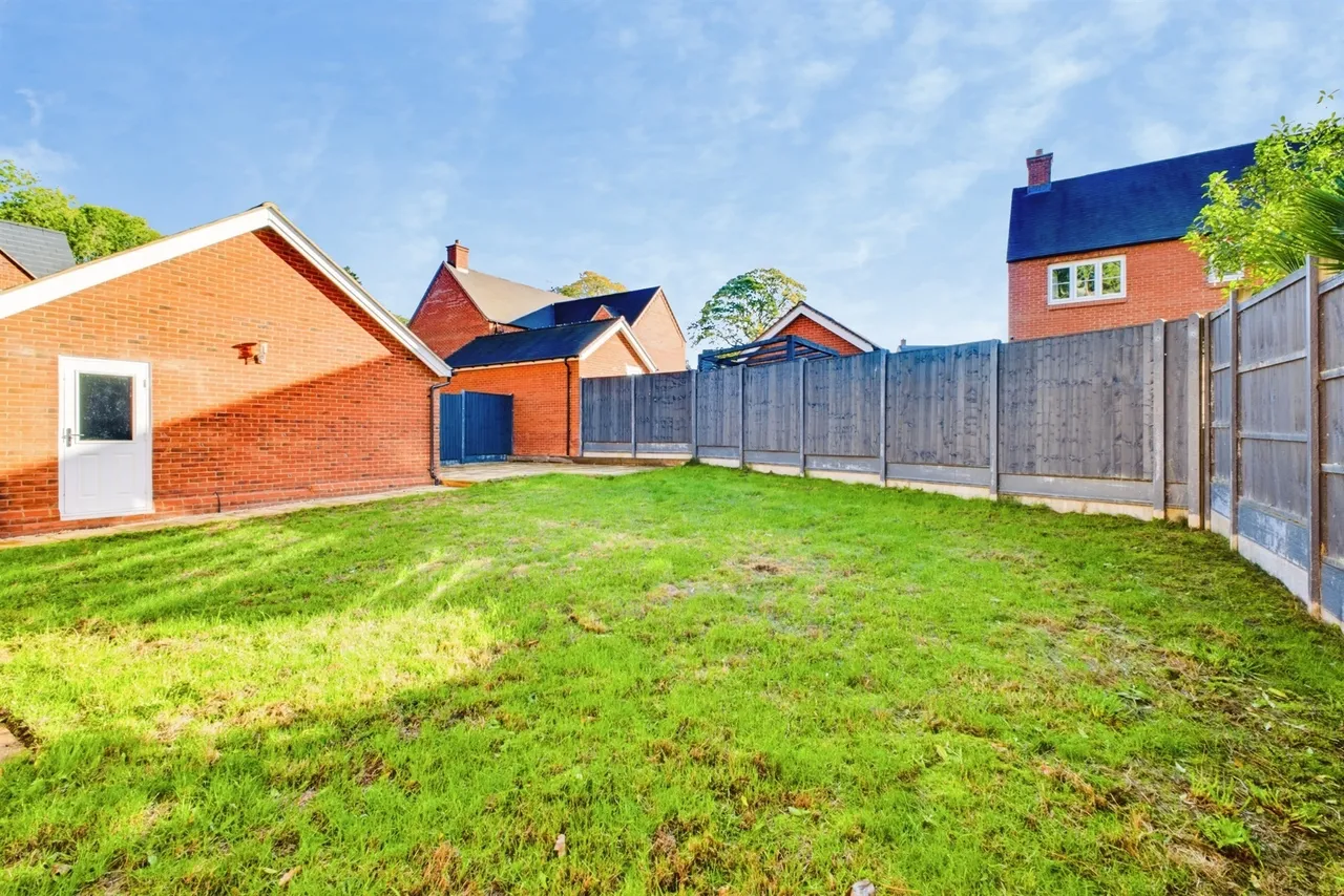 Bath Meadow, Towcester, NN12, photo 17