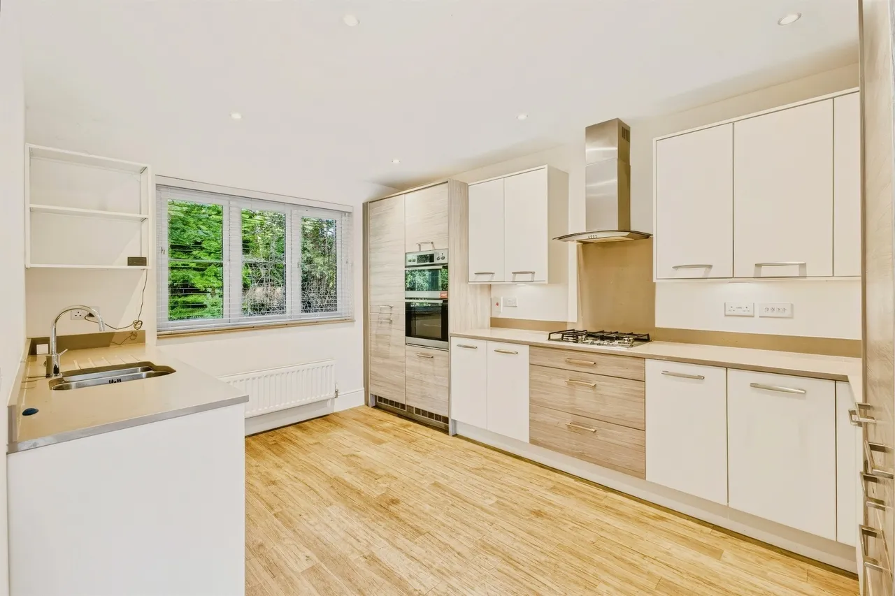 Bath Meadow, Towcester, NN12, photo 2