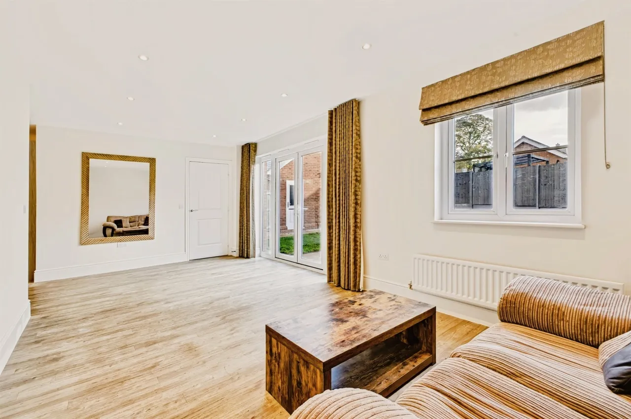 Bath Meadow, Towcester, NN12, photo 5