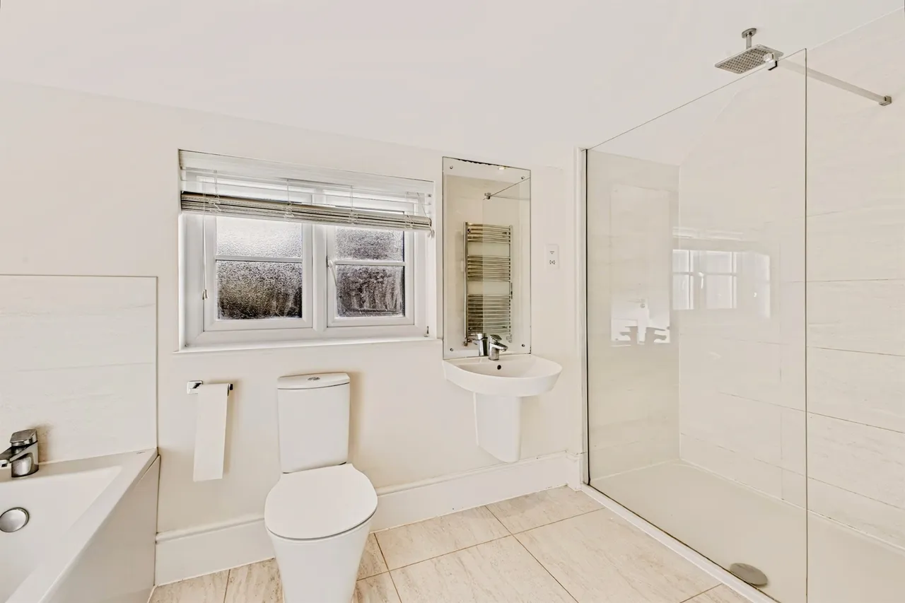 Bath Meadow, Towcester, NN12, photo 12