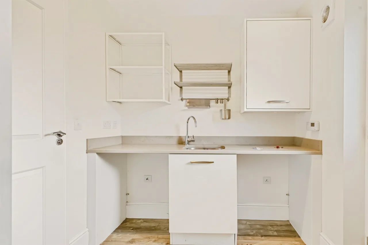 Bath Meadow, Towcester, NN12, photo 8