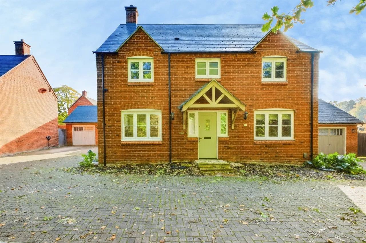 3 bed house for sale, Bath Meadow, Towcester, NN12