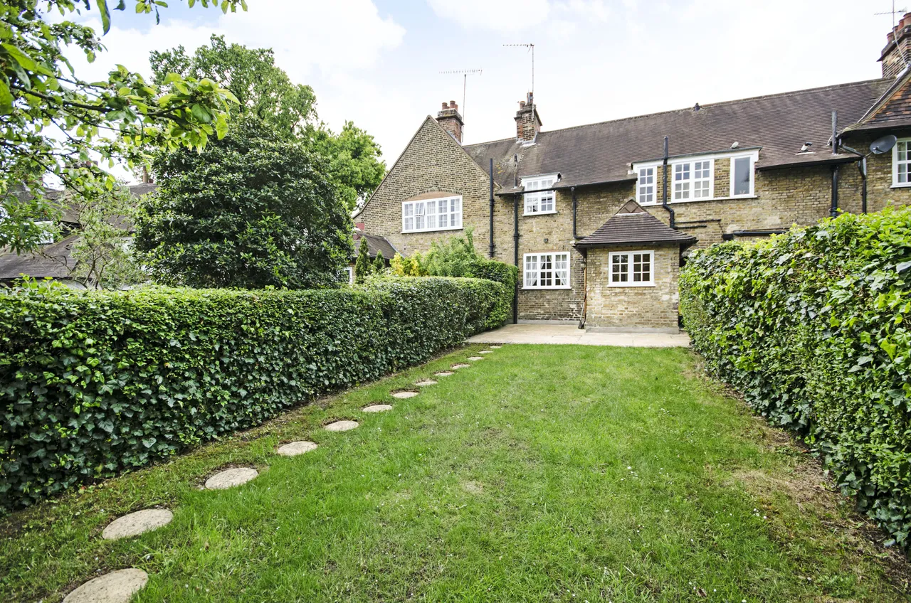 London, NW11, photo 8