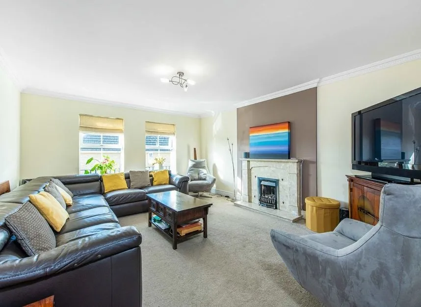 Halton Close, New Southgate, N11, photo 2