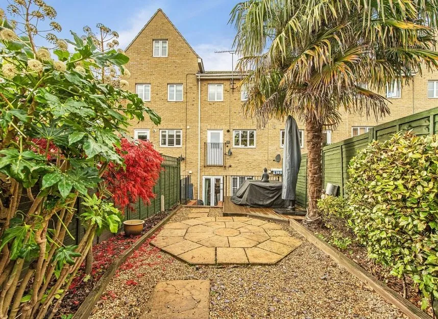 Halton Close, New Southgate, N11, photo 11